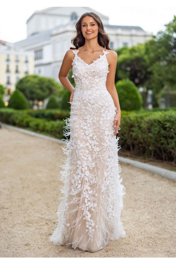 Μακρύ bridal φόρεμα με ιδιαίτερο κέντημα και πούπουλα Christian Koehelrt